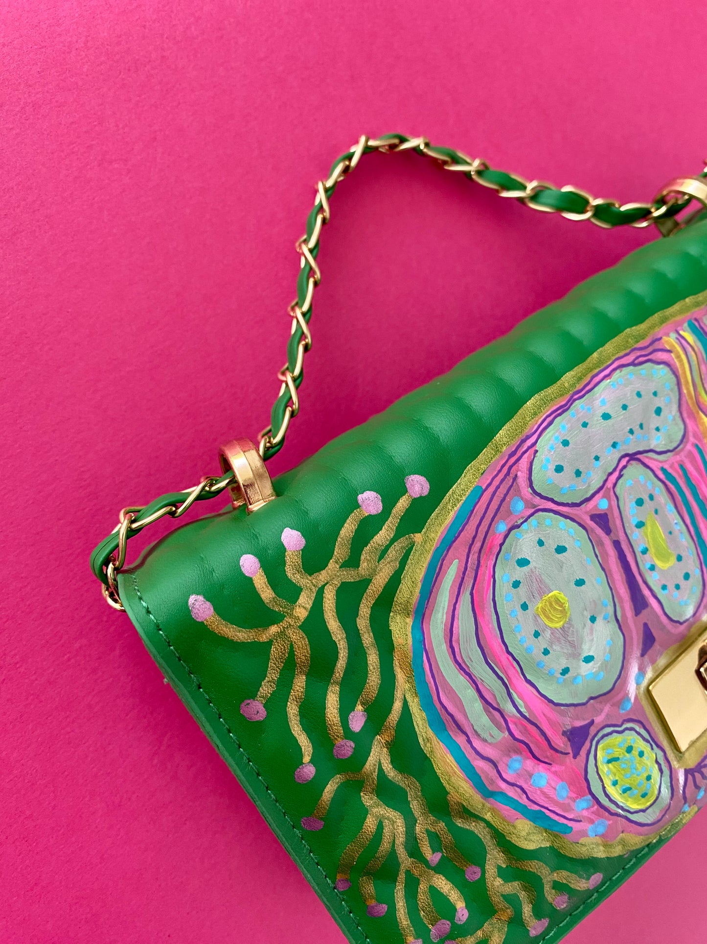 Mini Chevron Quilted Flap Chain Square Bag.